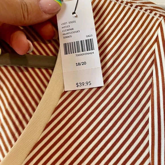 NWT LANE BRYANT Modern Short Sleeve V-Neck Stripe Tee Size - Beige/Tan 18/20 - Picture 8 of 16
